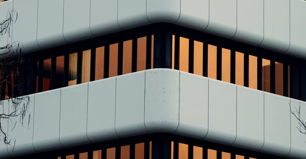 Window Cleaning Safety Guidelines for Office Cleaning Staff